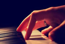 布莱顿主场取胜，立于英超榜首